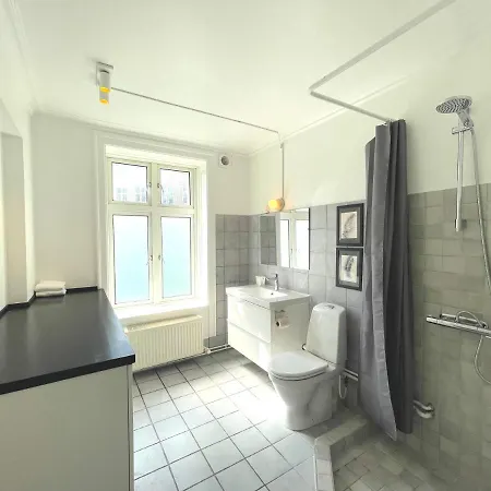 Two Bedroom Flat In Vibrant Area