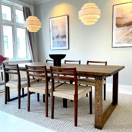Two Bedroom Flat In Vibrant Area Apartment *