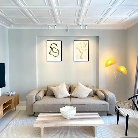 Apartment Two Bedroom Flat In Vibrant Area