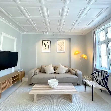 Two Bedroom Flat In Vibrant Area Copenhagen
